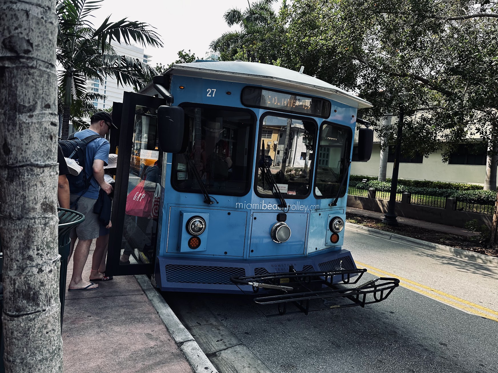 マイアミビーチの無料のバスを撮影した写真