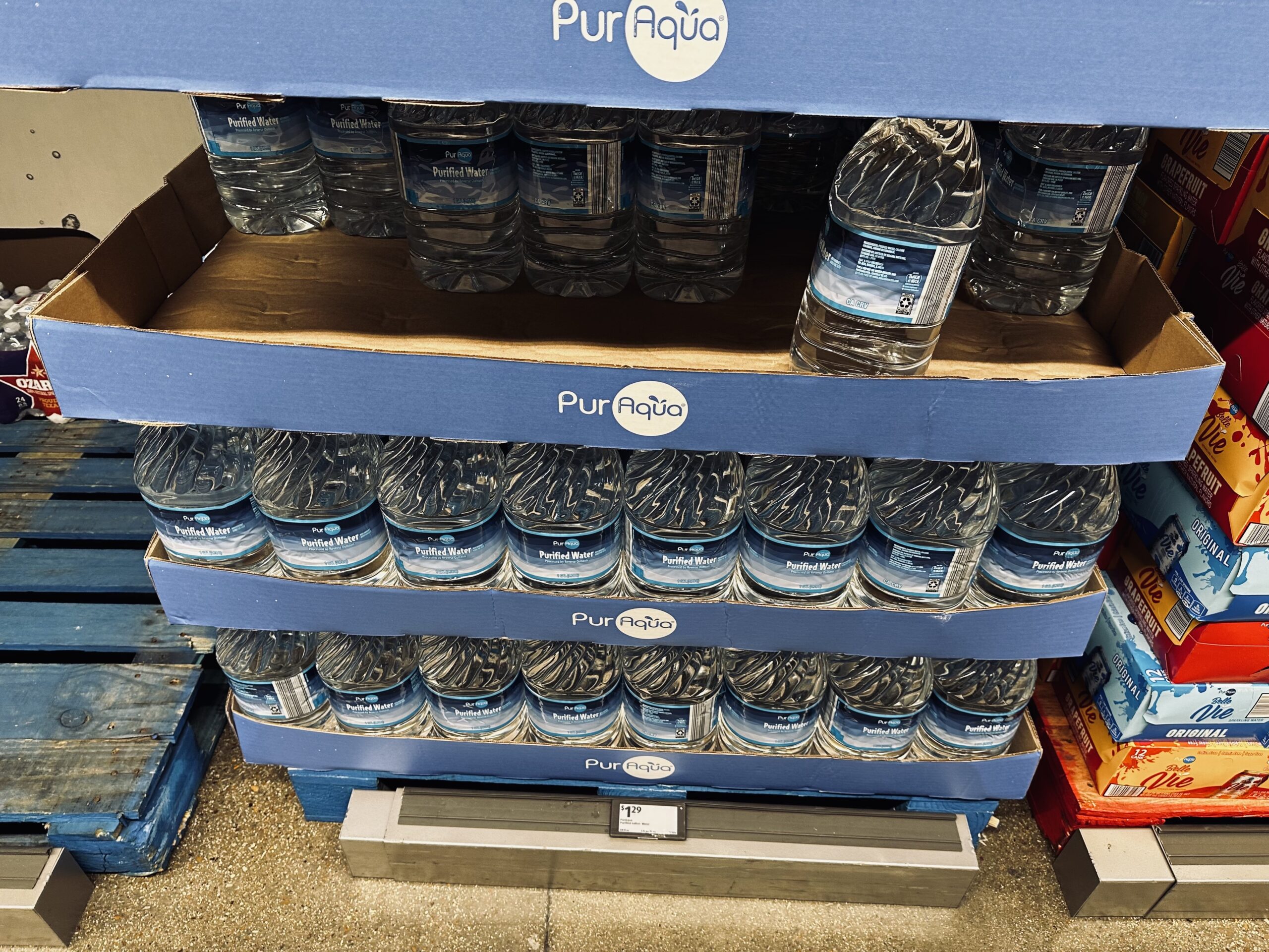 ダラスのALDIスーパーのお水の写真
